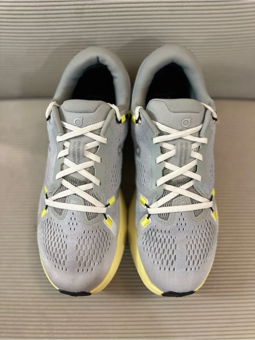 On Running Women's Cloudsurfer 2 - Glacier / Limelight size 10